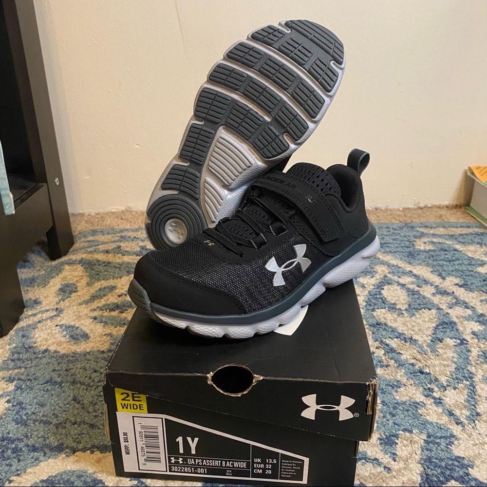 NWT under armour boys sneakers